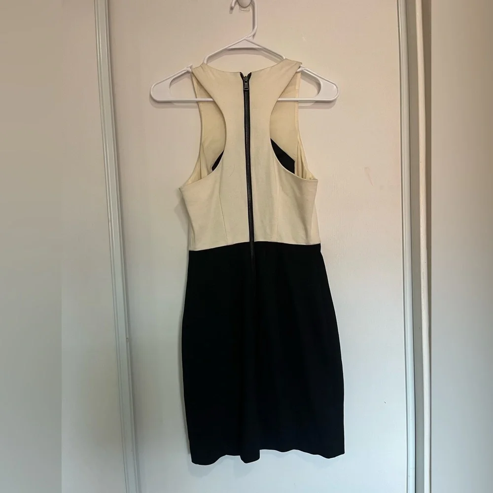 Trina Turk Irvine Bodycon Shift Dress Black &Cream Colorblock Zip Racerback Sz 0